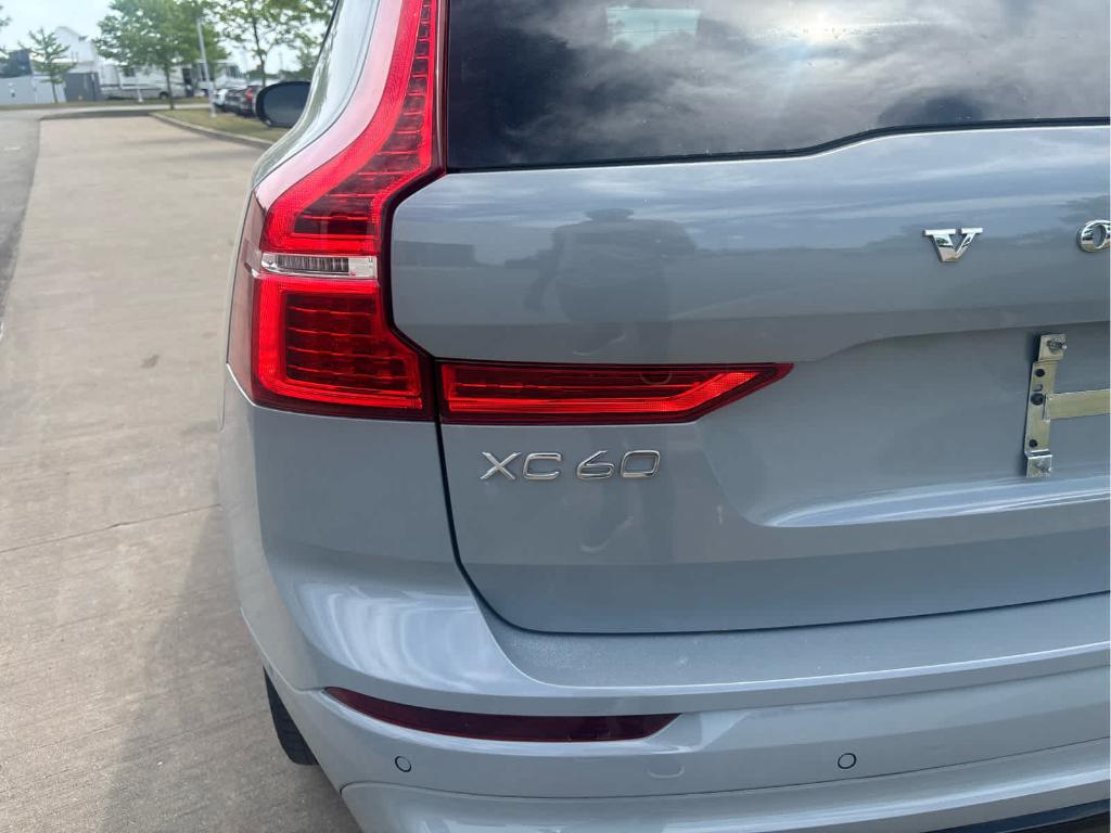 صورة 9 لـ 2024 Volvo XC60 B5 PLUS DARK THEME