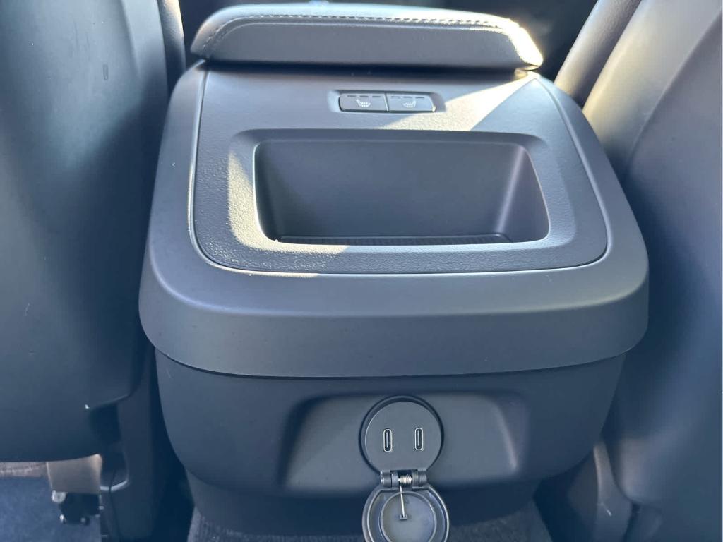 صورة مصغرة 17 لـ 2025 Volvo S60 B5 CORE