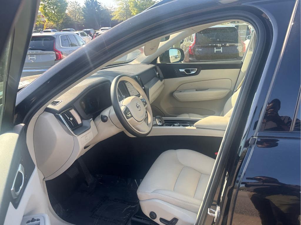 2024 Volvo XC60 B5 CORE DARK THEME 缩略图 32