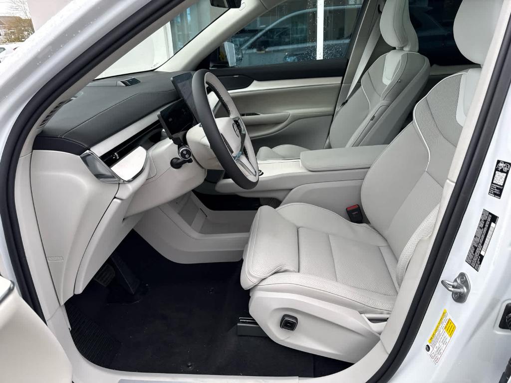 2026 Volvo EX90 PLUS — фото 7