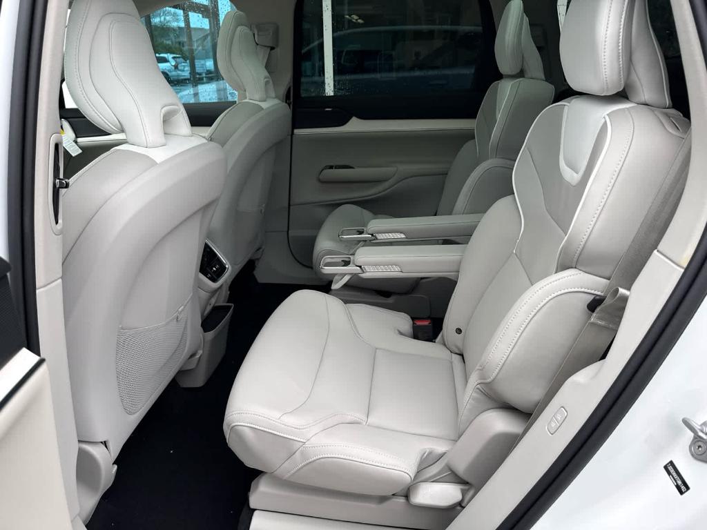 2026 Volvo EX90 PLUS — фото 9