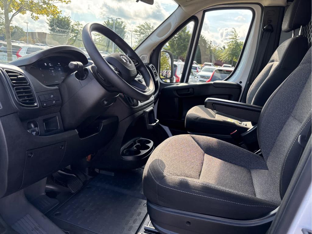 صورة 14 لـ 2025 RAM PROMASTER 2500 BASE