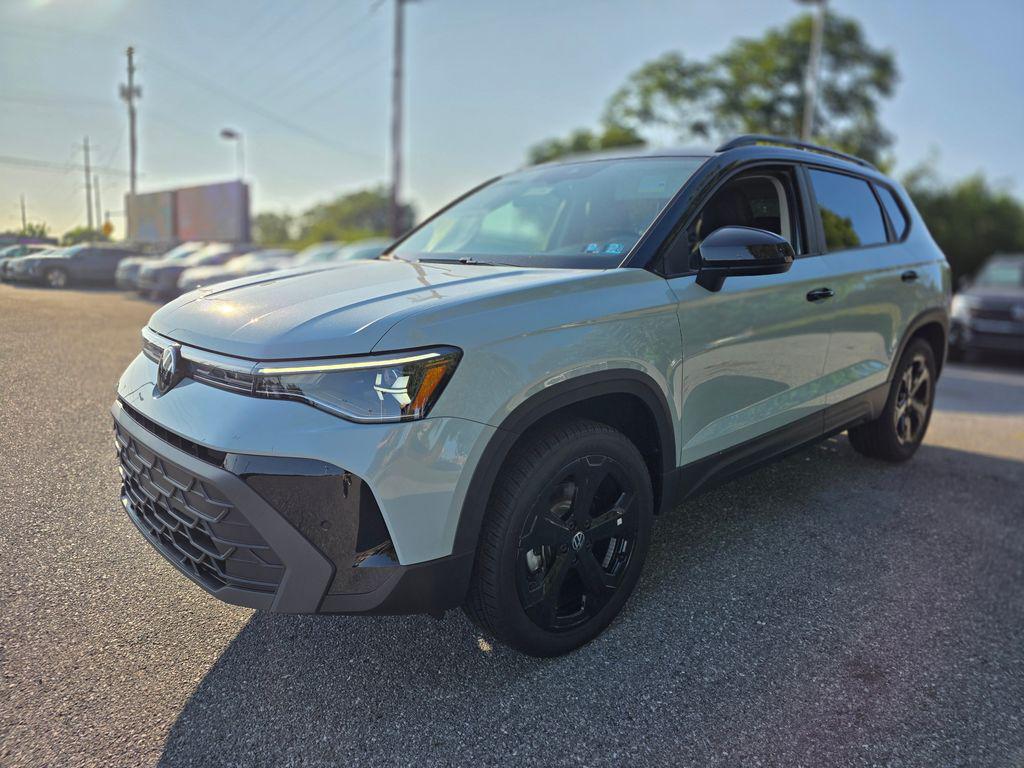 New 2026 Volkswagen Taos SE Black