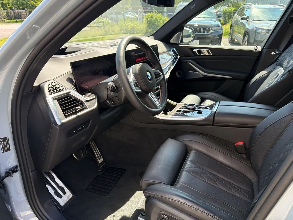 صورة 7 لـ 2026 BMW X5 M60I