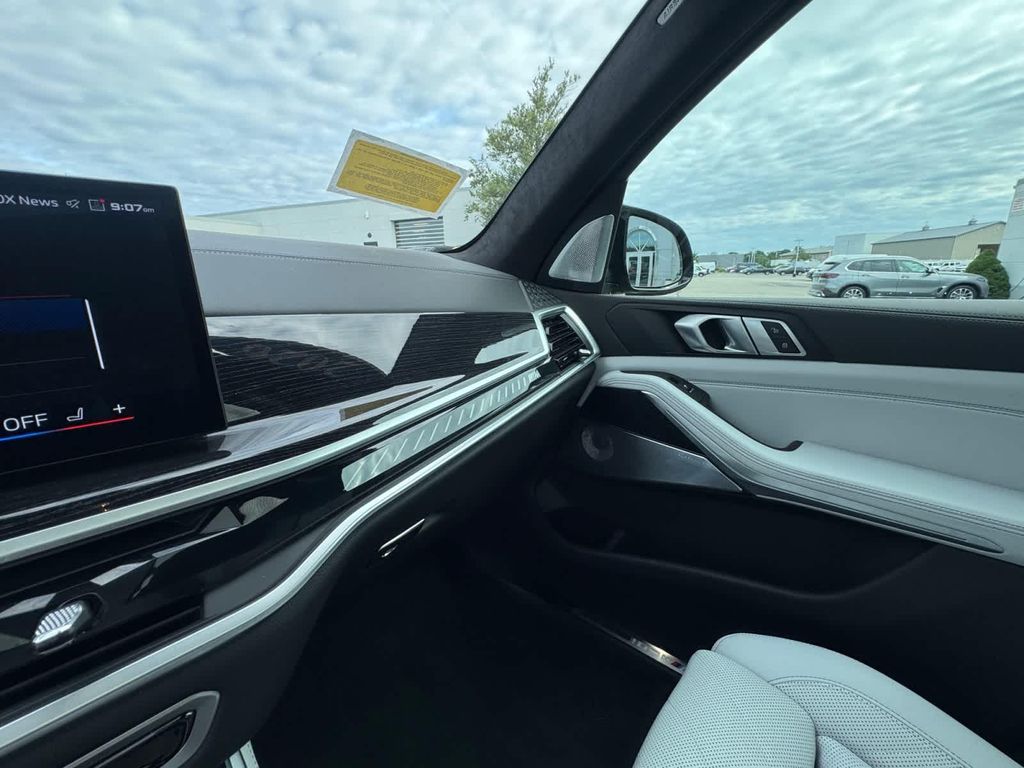 صورة مصغرة 25 لـ 2026 BMW X5 M60I