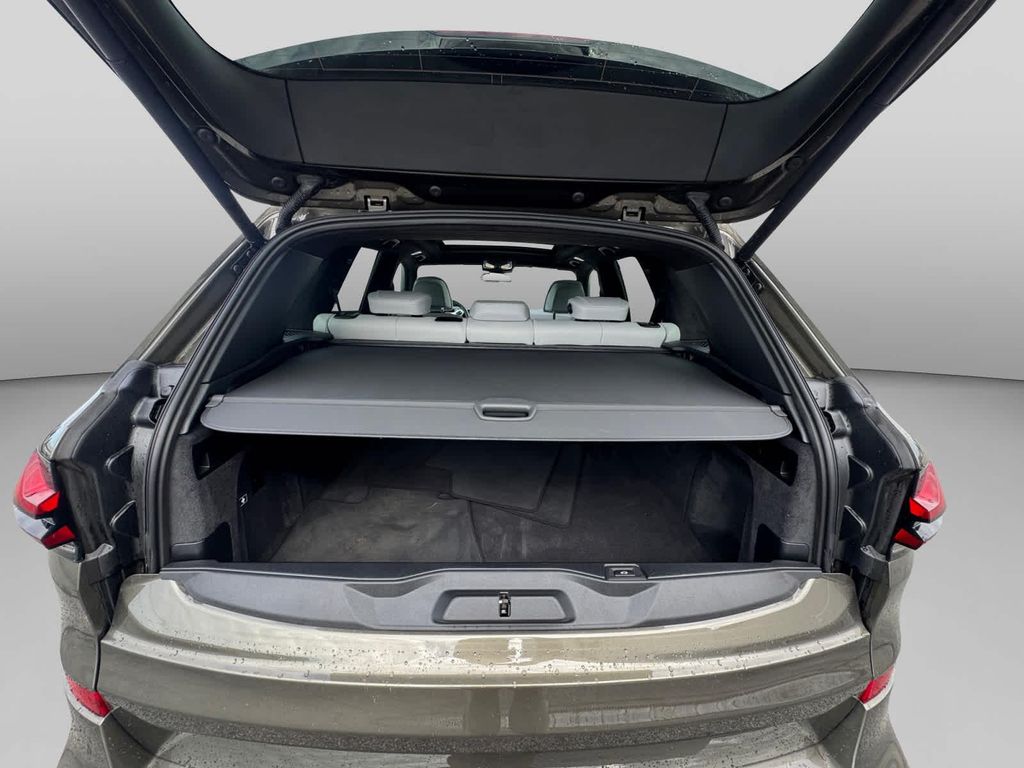 صورة مصغرة 21 لـ 2026 BMW X5 M60I