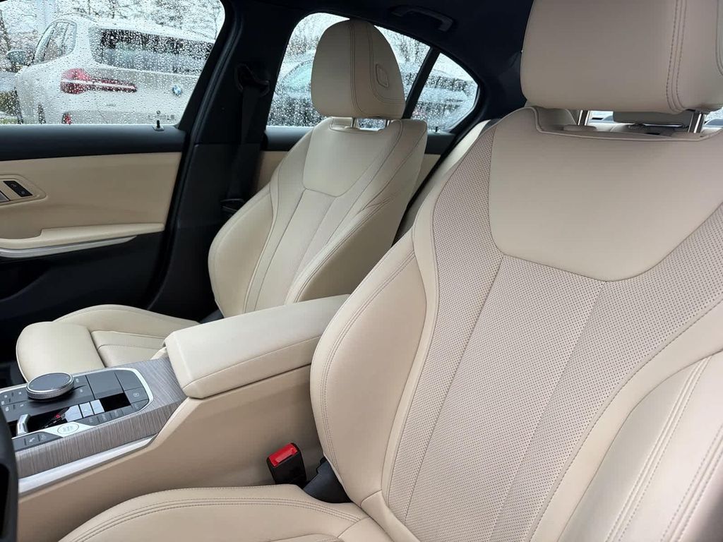 صورة مصغرة 11 لـ 2025 BMW 330 330I