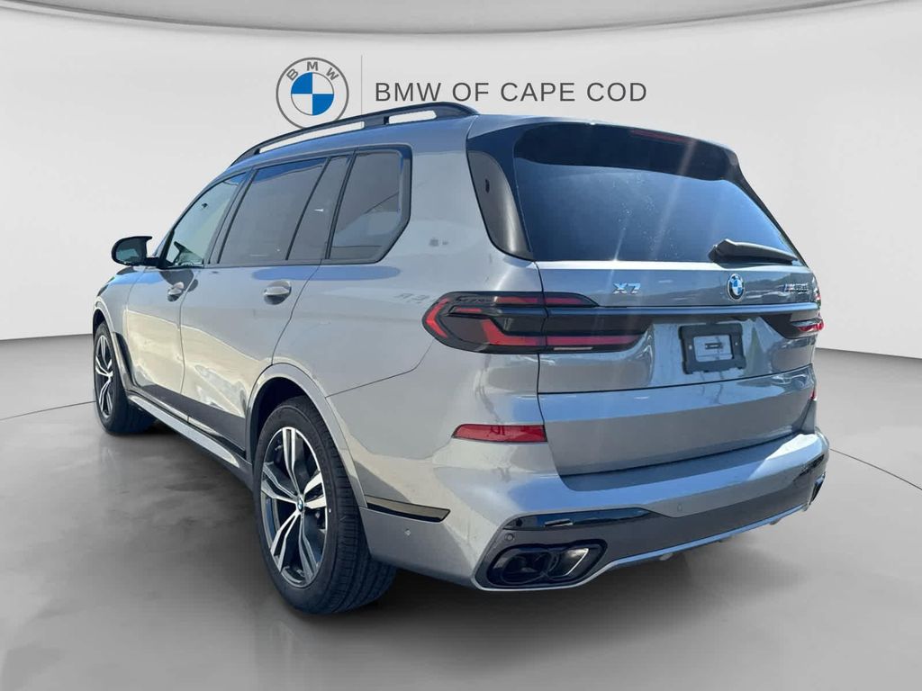 صورة 9 لـ 2027 BMW X7 M60I