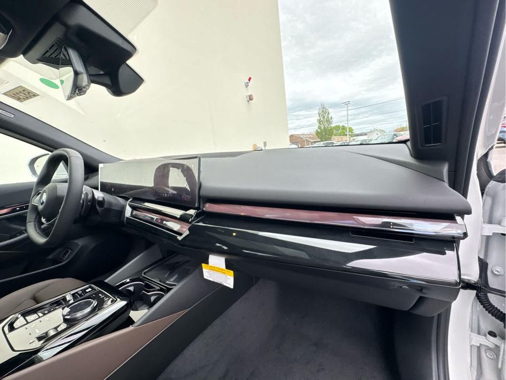 2027 BMW 530 I XDRIVE — миниатюра 26