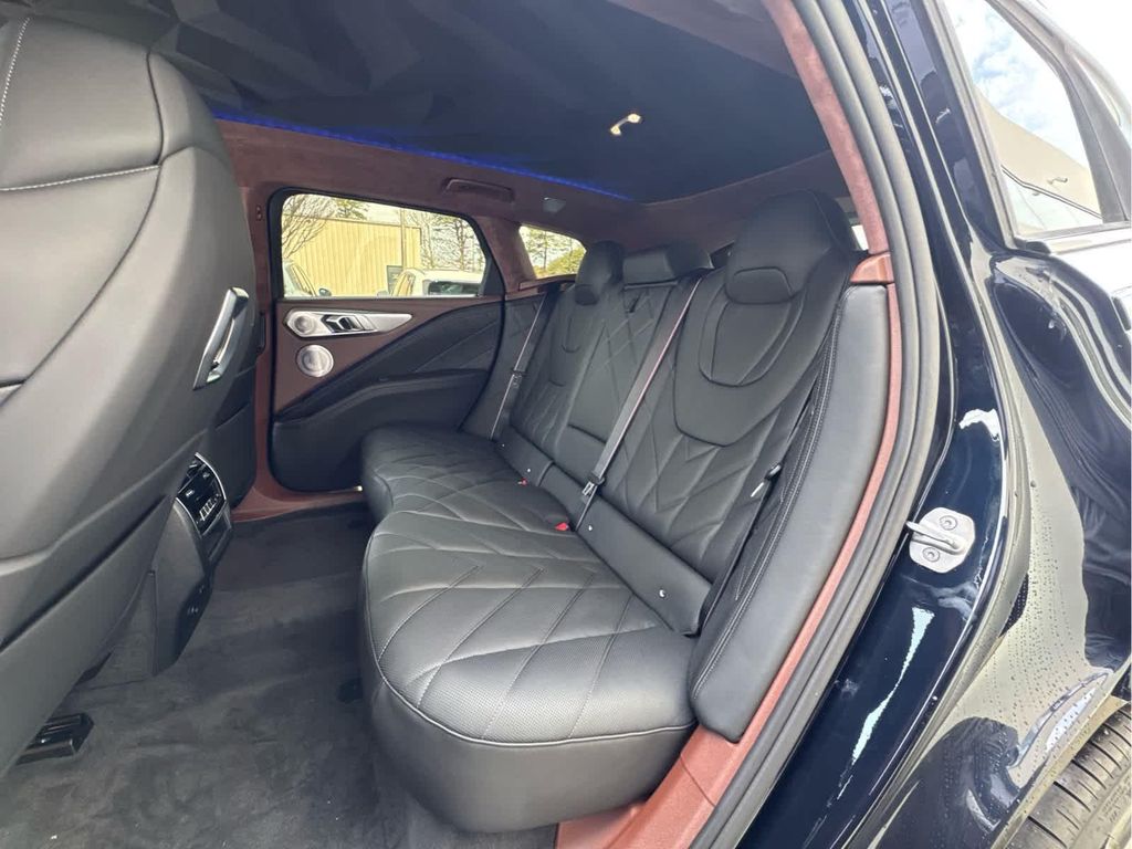 2026 BMW XM LABEL 缩略图 13