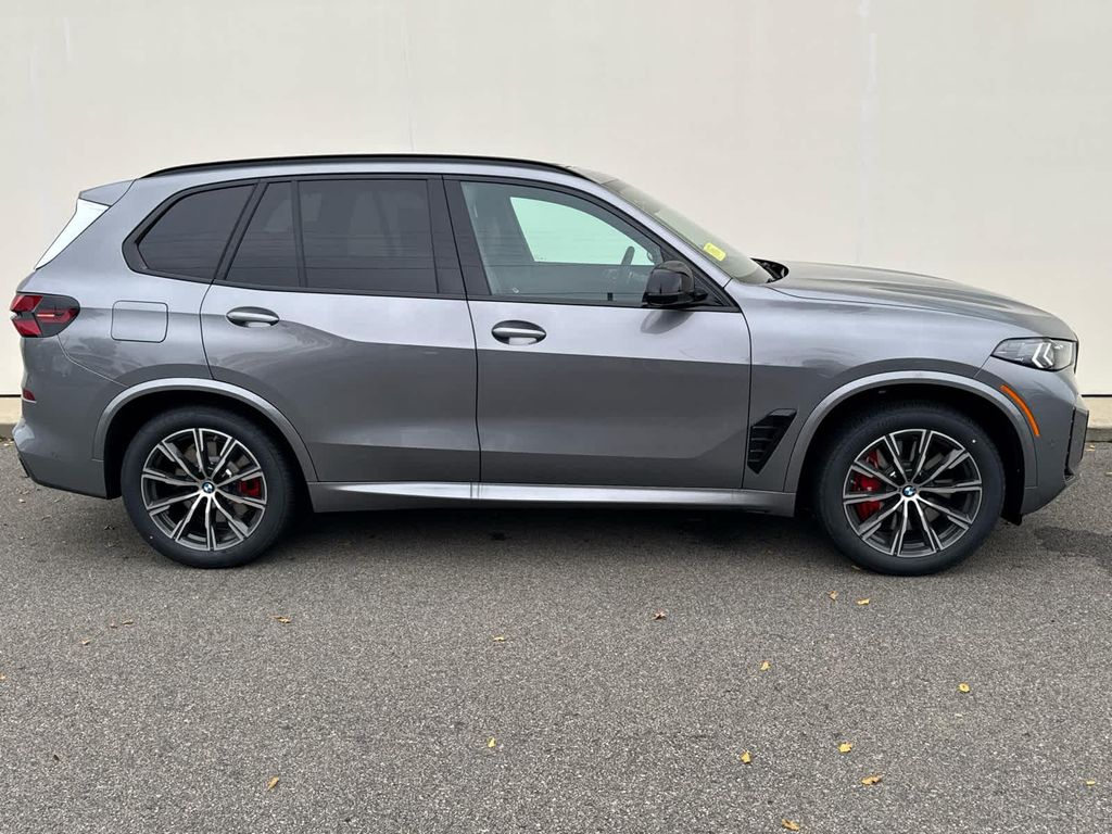 2026 BMW X5 M60I — фото 3