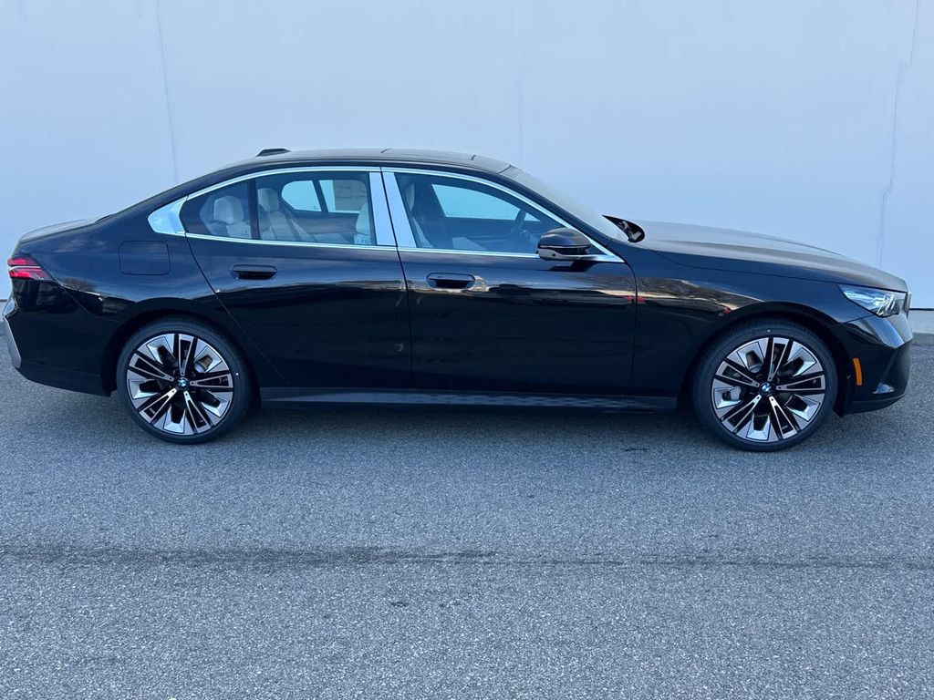 2026 BMW 530 XDRIVE — фото 3