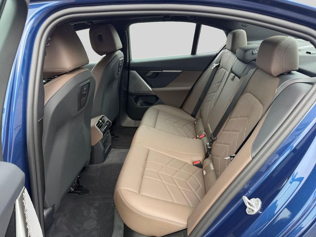 2026 BMW 530 XDRIVE 缩略图 14