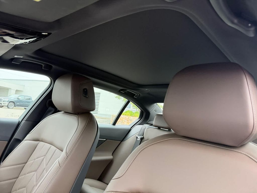 2026 BMW 530 XDRIVE 缩略图 18