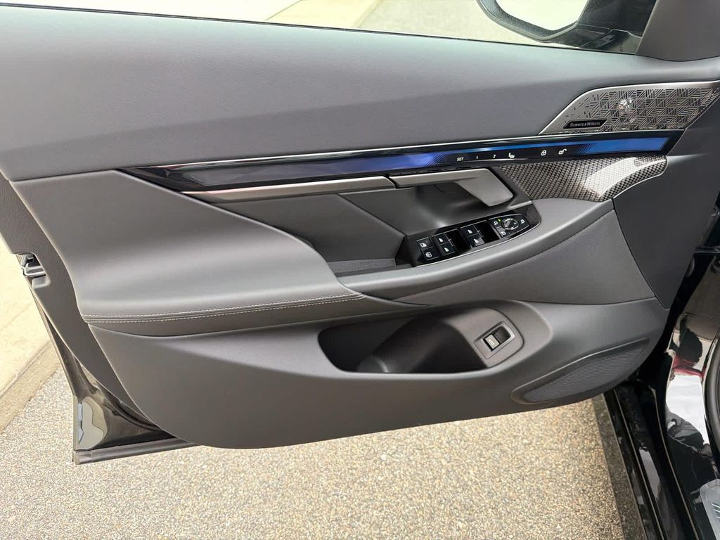 2026 BMW I5 M60 缩略图 12
