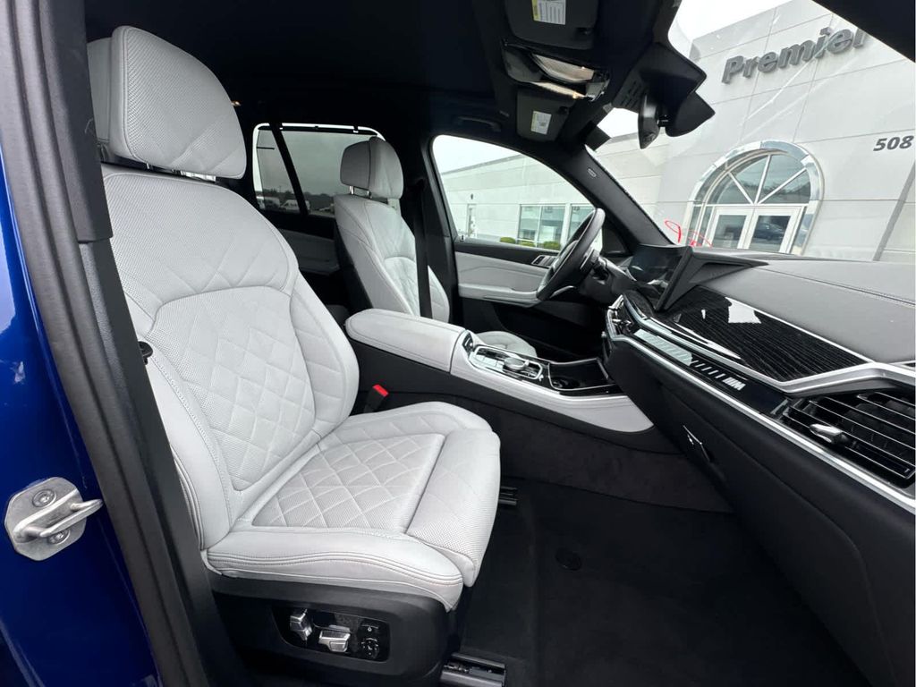 2026 BMW X5 M60I — миниатюра 21