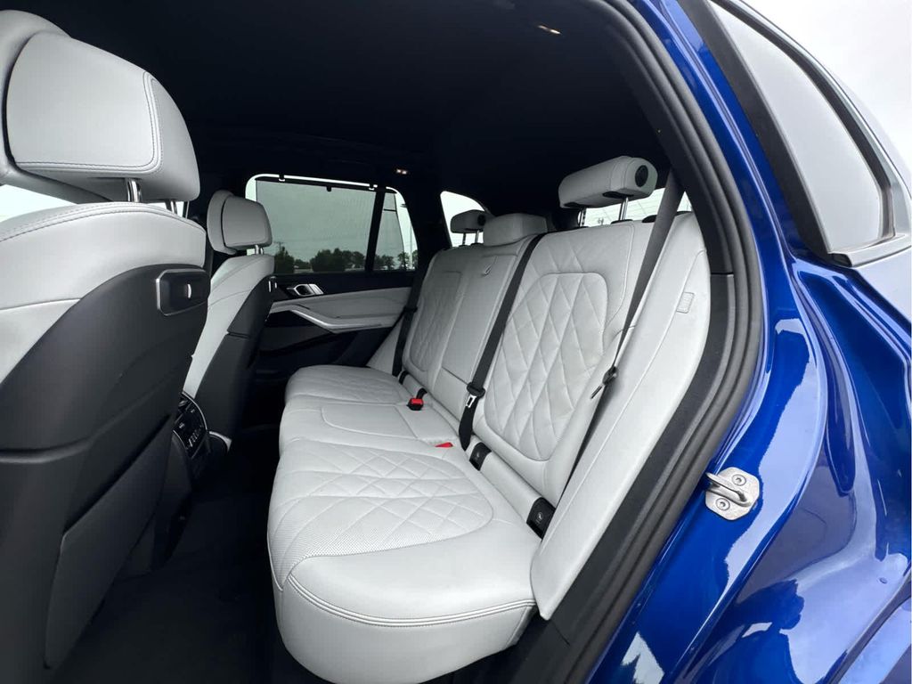 2026 BMW X5 M60I — миниатюра 15