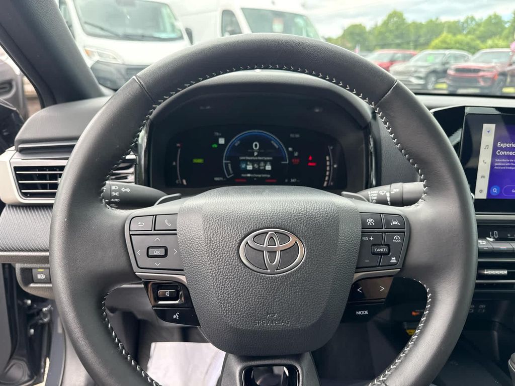 2025 Toyota CAMRY SE — миниатюра 32