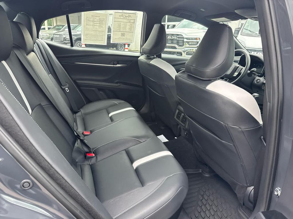 2025 Toyota CAMRY SE — миниатюра 19