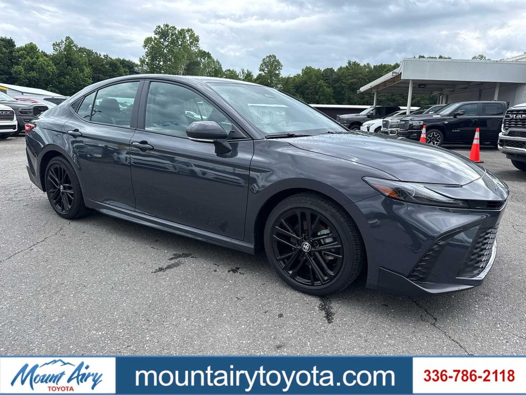 2025 Toyota CAMRY SE — фото 1