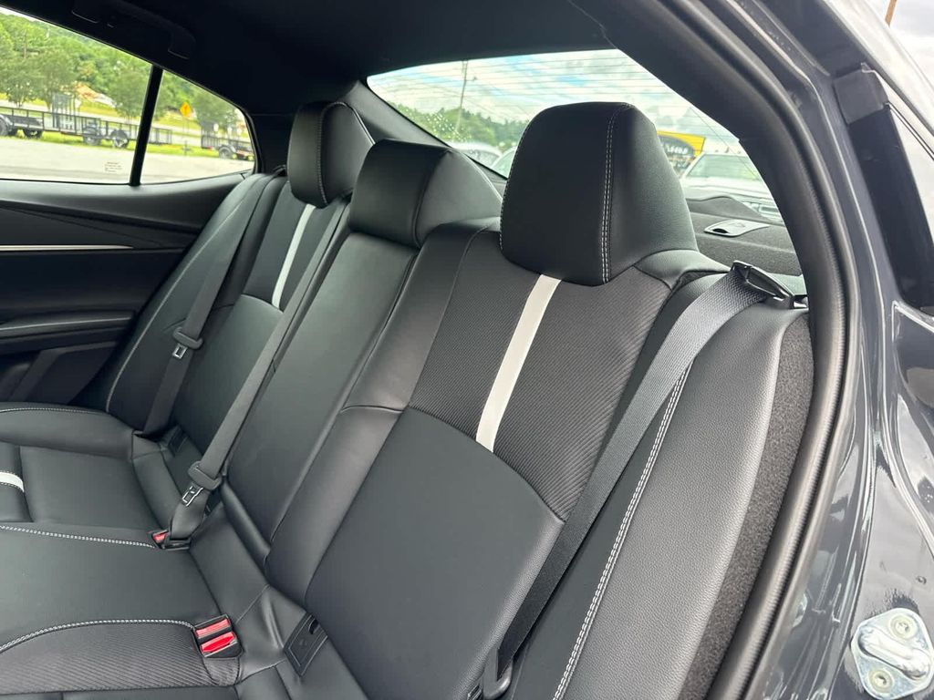 2025 Toyota CAMRY SE — миниатюра 18