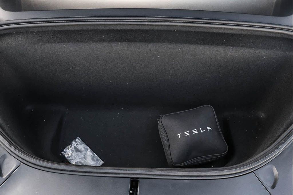 2024 Tesla MODEL X LONG RANGE thumbnail 32