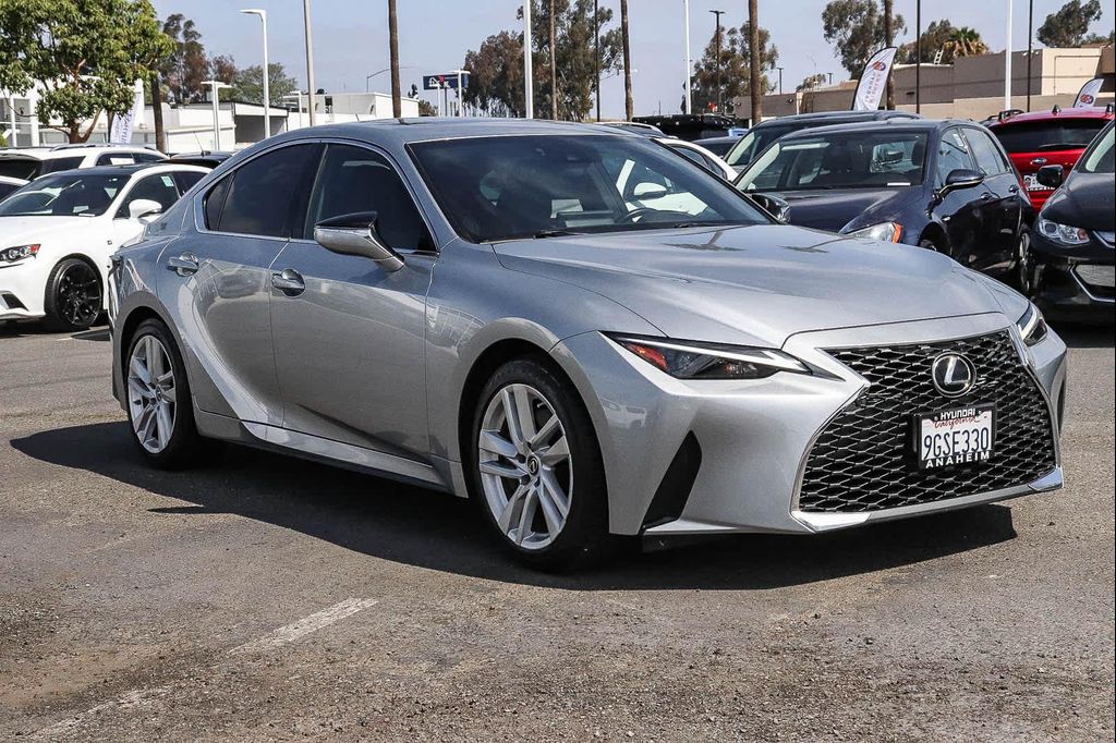 2021 Lexus IS 300 BASE — фото 3