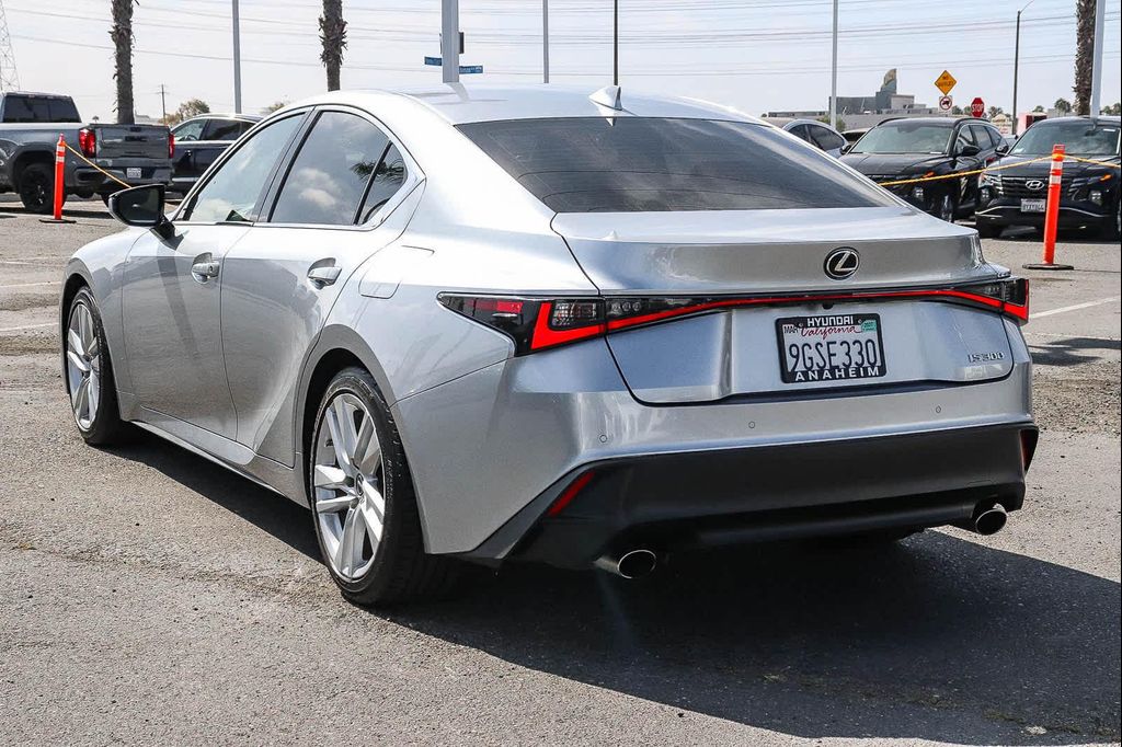 2021 Lexus IS 300 BASE — фото 9