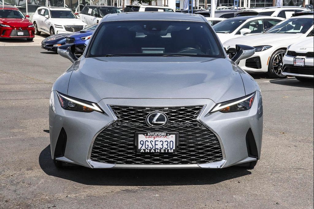 2021 Lexus IS 300 BASE — фото 2