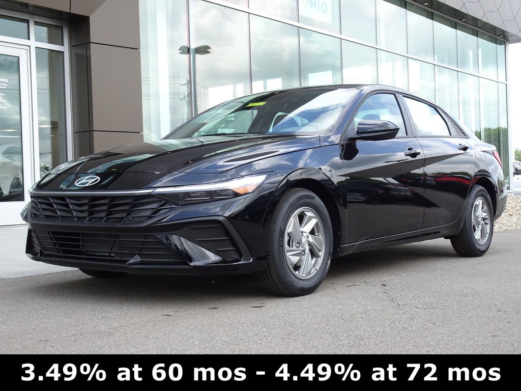 New 2026 Hyundai ELANTRA SE