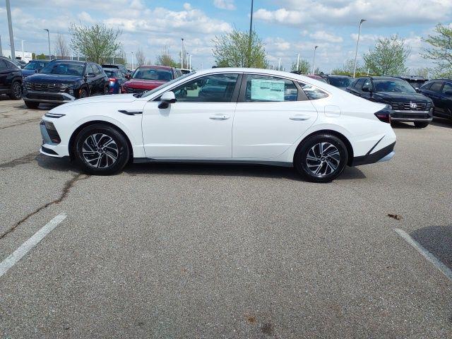 New 2026 Hyundai SONATA Hybrid Base