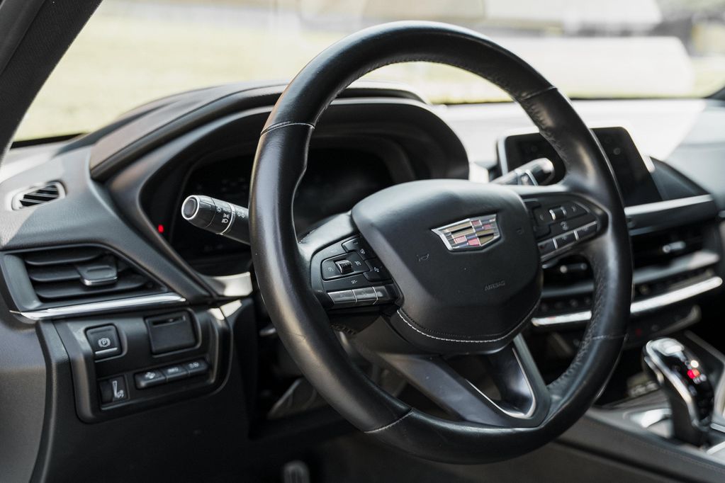 صورة 10 لـ 2022 Cadillac CT4-V V-SERIES
