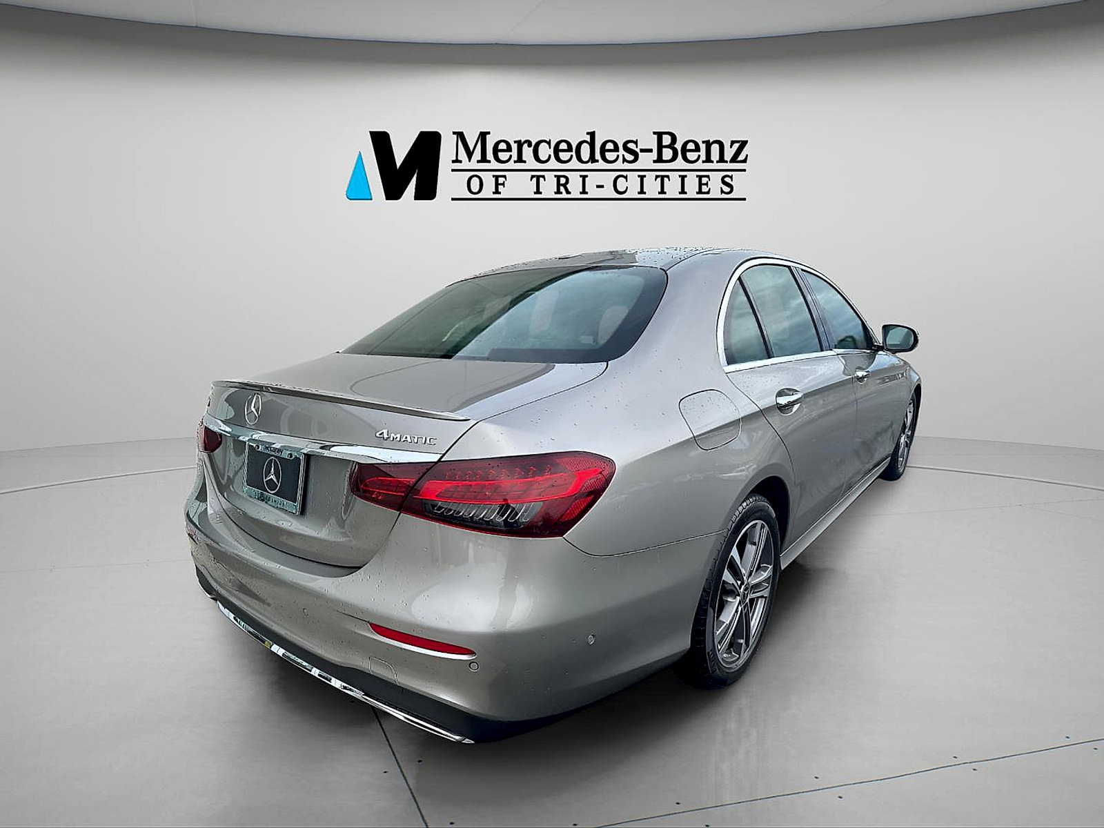 MERCEDES-BENZ E-CLASS - 3