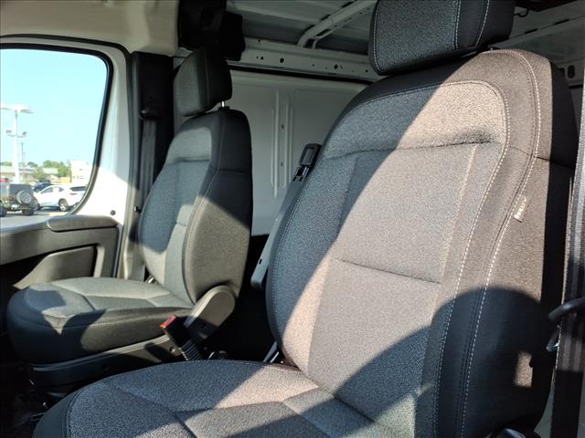 2026 RAM PROMASTER 1500 LOW ROOF — фото 9