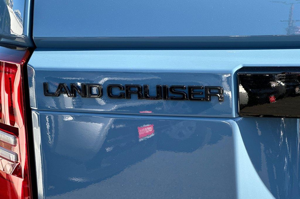 صورة مصغرة 16 لـ 2027 Toyota LAND CRUISER BASE