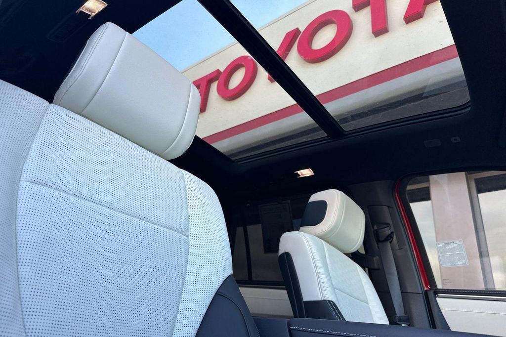 صورة مصغرة 23 لـ 2025 Toyota SEQUOIA CAPSTONE