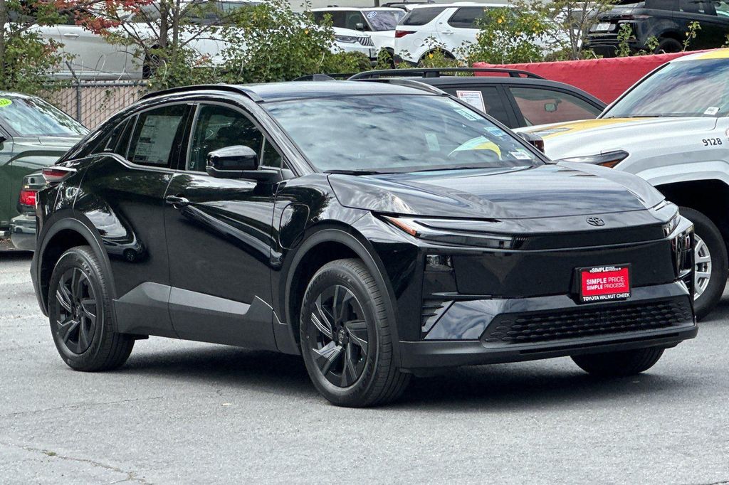 صورة مصغرة 13 لـ 2026 Toyota C-HR SE