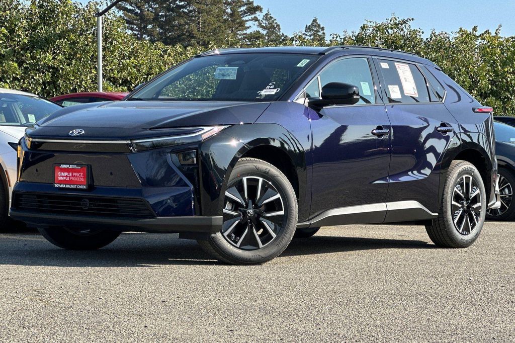 2026 Toyota BZ XLE PLUS — фото 2