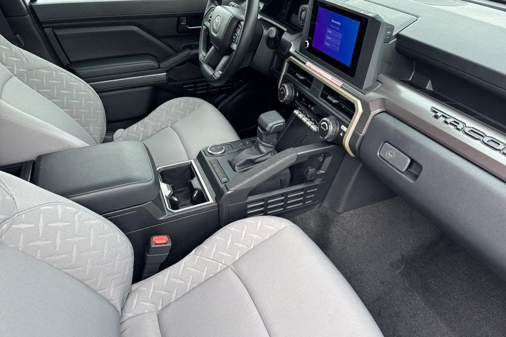 صورة مصغرة 21 لـ 2026 Toyota TACOMA SR5