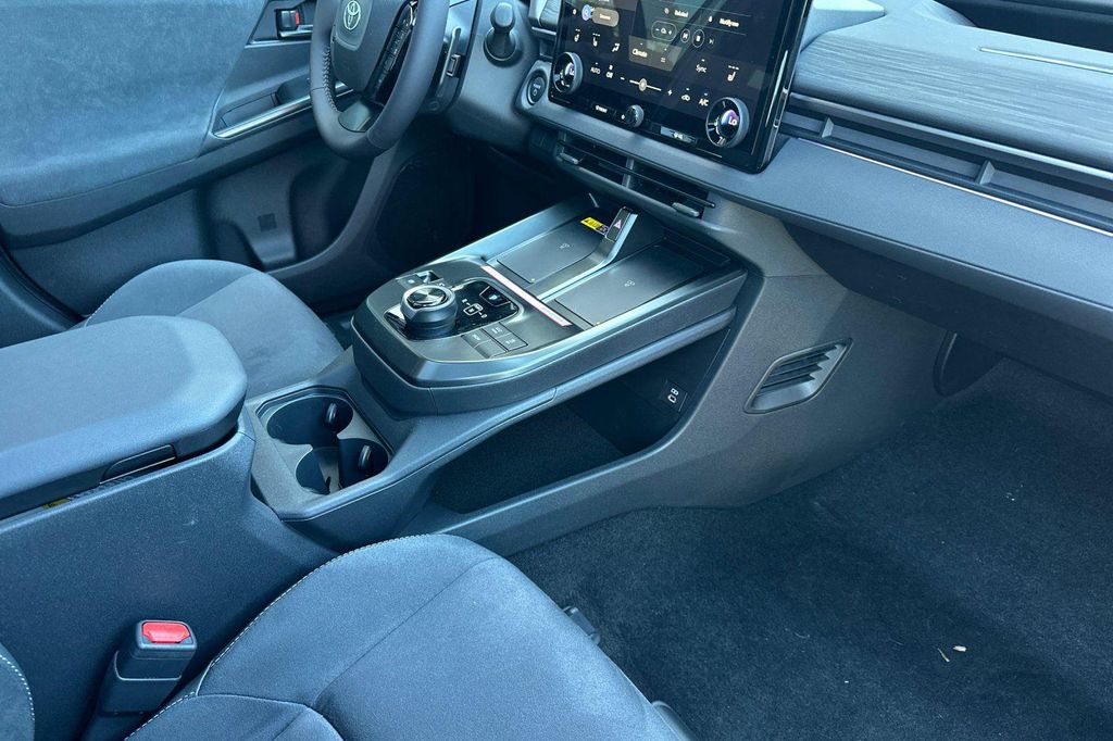 2026 Toyota C-HR XSE 缩略图 21