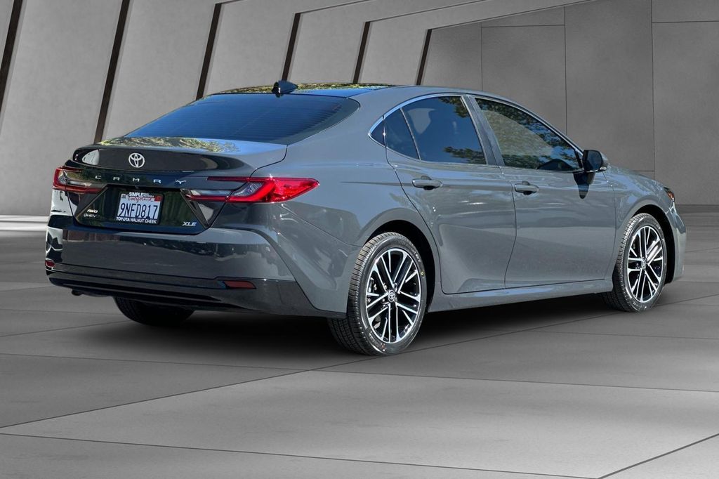 2025 Toyota CAMRY XLE 照片 4