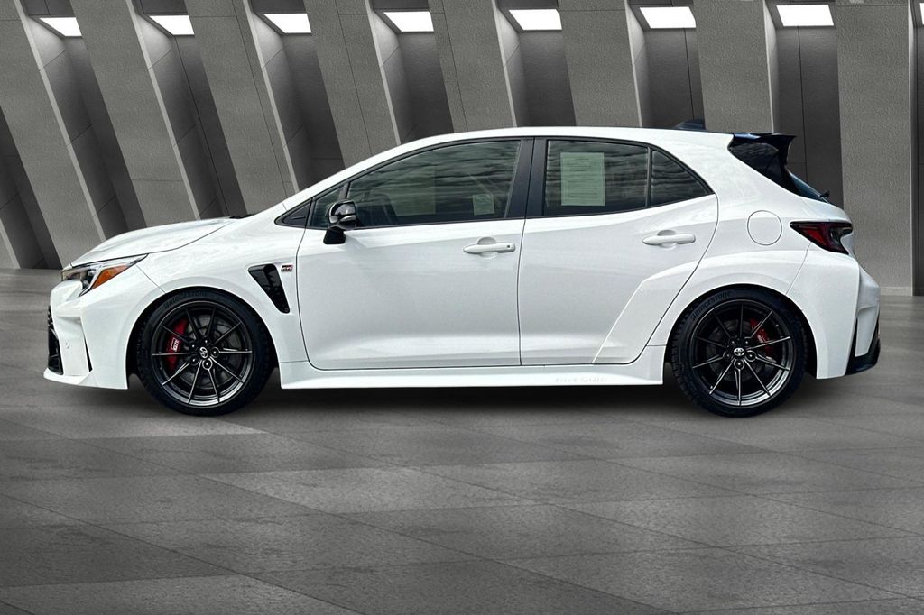 صورة 8 لـ 2024 Toyota GR COROLLA CIRCUIT EDITION