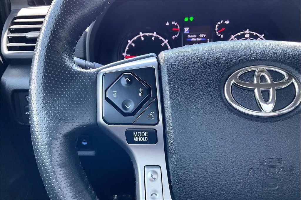 2023 Toyota 4RUNNER SR5 PREMIUM — миниатюра 18
