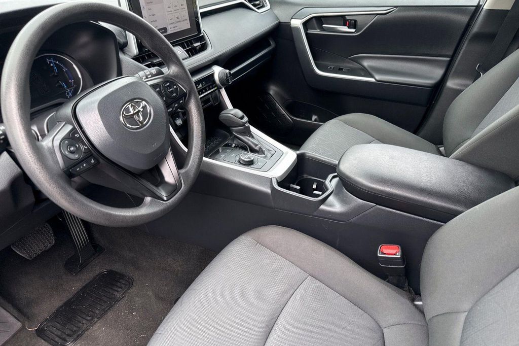 2025 Toyota RAV4 HYBRID XLE 照片 9