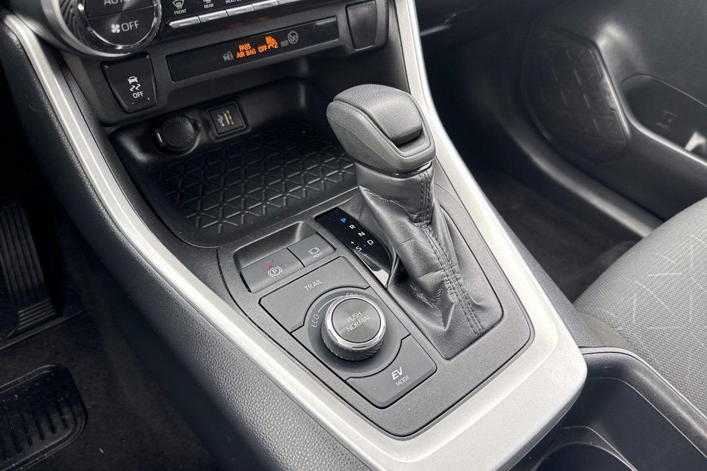 2025 Toyota RAV4 HYBRID XLE 照片 20