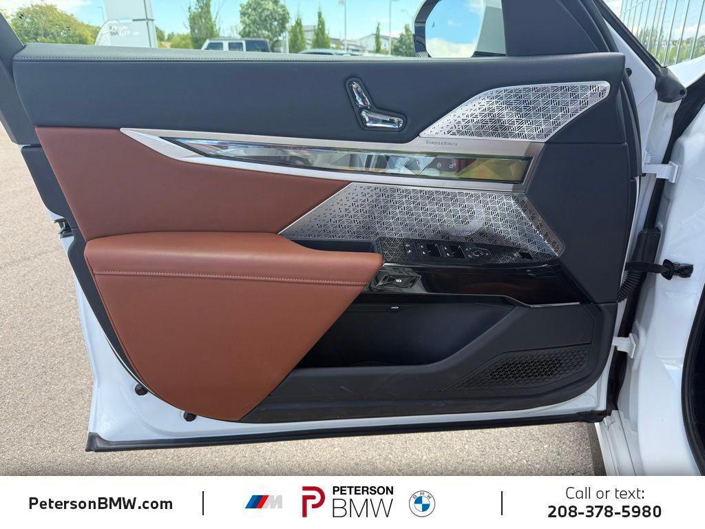 2025 BMW I7 XDRIVE60 thumbnail 14