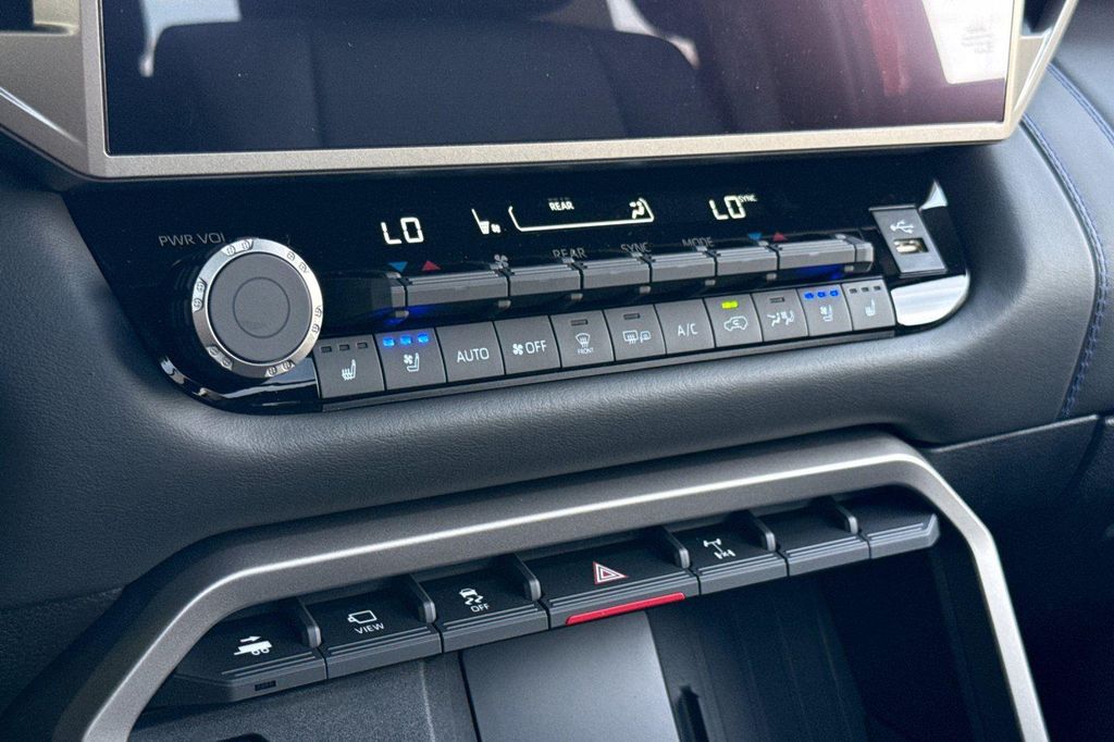 صورة مصغرة 21 لـ 2026 Toyota SEQUOIA PLATINUM