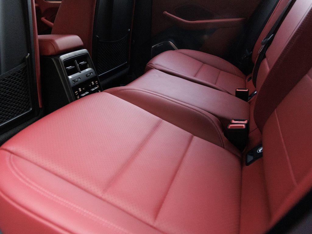 صورة مصغرة 24 لـ 2026 Porsche MACAN MACAN ELECTRIC 4