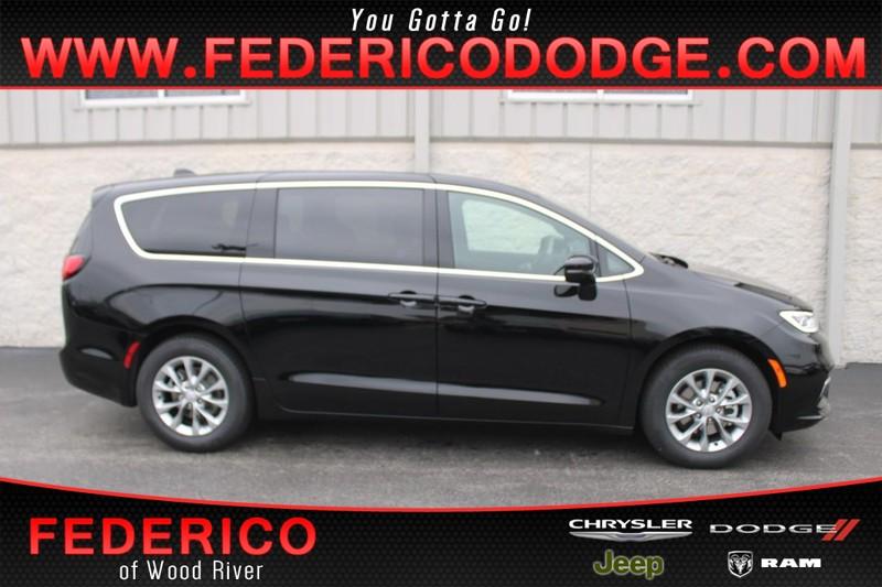 New 2026 Chrysler Pacifica Limited FWD