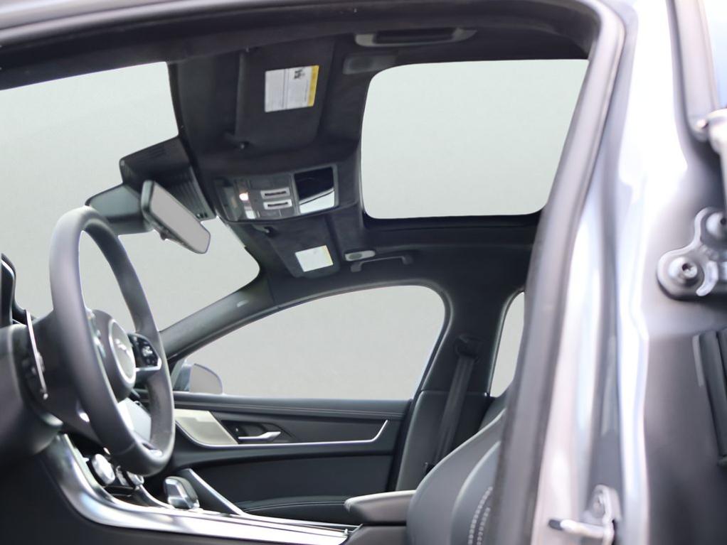 2024 Jaguar XF R-DYNAMIC SE thumbnail 36